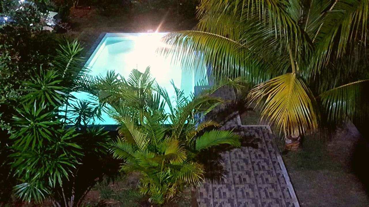 Aux Plaisirs De La Vie Chambre Chez L Habitant Flic-en-Flacq エクステリア 写真